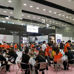 廣東歐泉廠家?guī)阕哌M廣州美博會 廣東歐泉廠家?guī)阕哌M廣州美博會